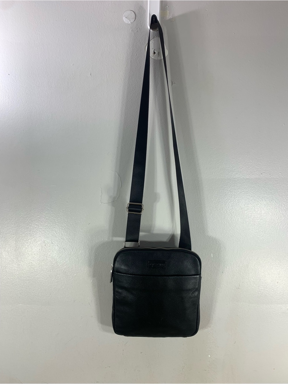 Bugatti unisex Black Crossbody Messenger Bag – Leather adjustable strap